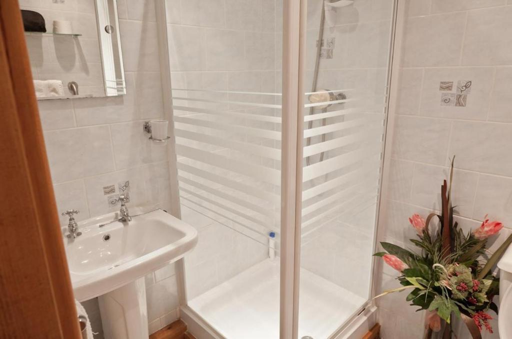 Little Red Rooster Rest Hotell Tenby Rom bilde